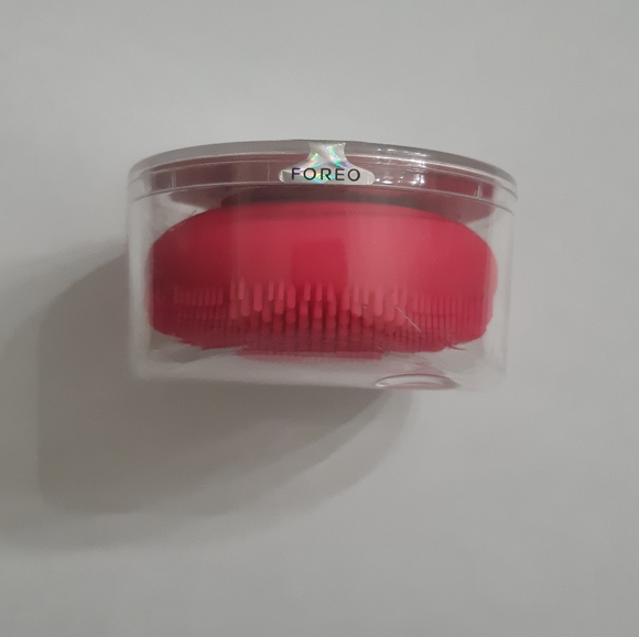 New! Foreo Luna play plus in fuchsia - Picture 2 of 3